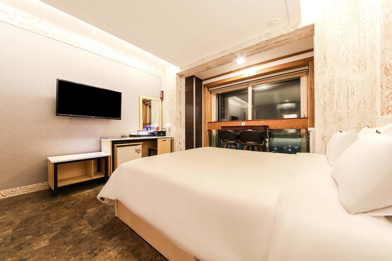 Hotel Topsville Gangneung Bagian luar foto